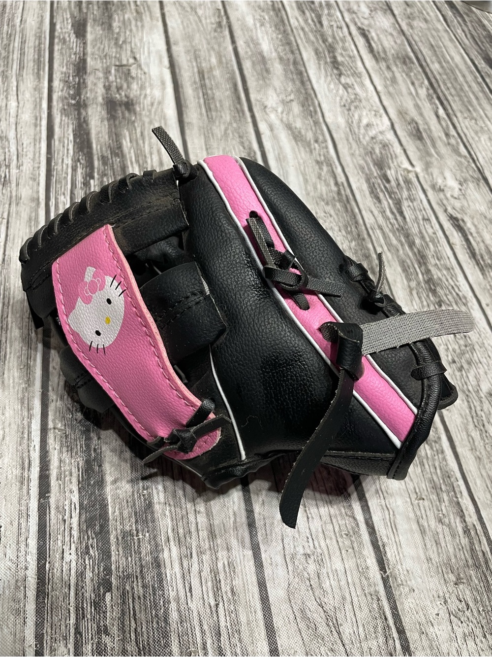 Hello Kitty Youth Baseball Glove LIKE NEW! 9.5 Left hand